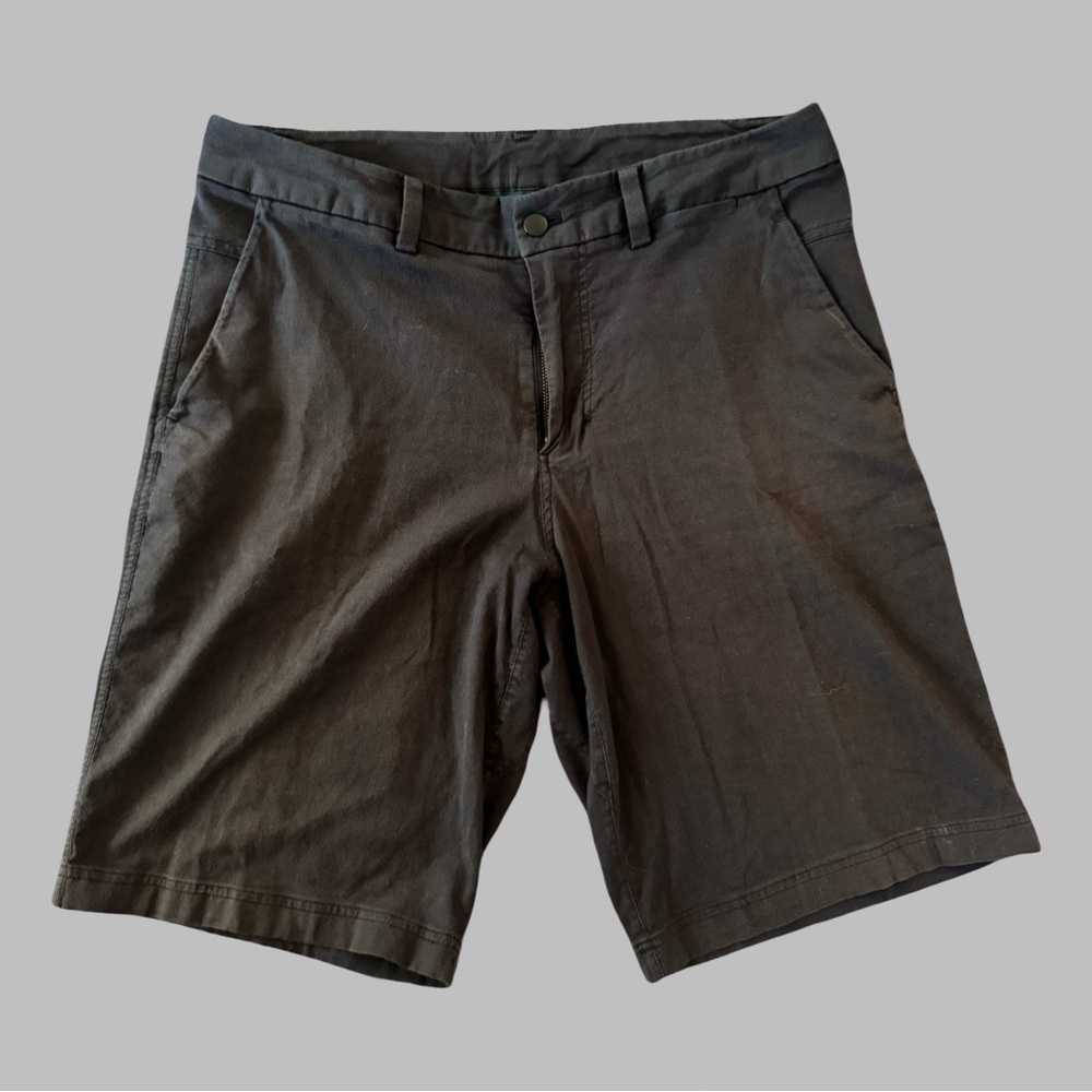 lululemon athletica Men's Flat Front Shorts in Dark Gray